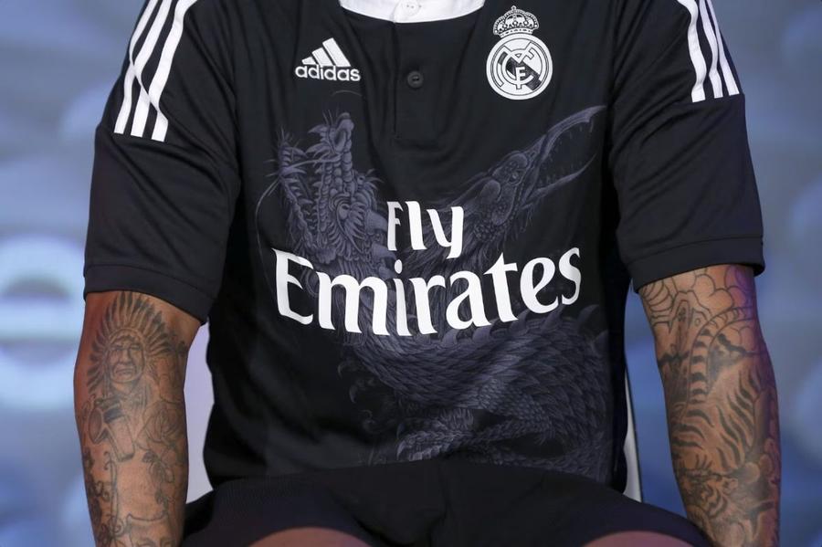 Prețul unui tricou în versiunea de joc pornește la Real Madrid de la 150 de euro, fără personalizare și sigle Ce echipe vând tricourile cele mai scumpe din Europa