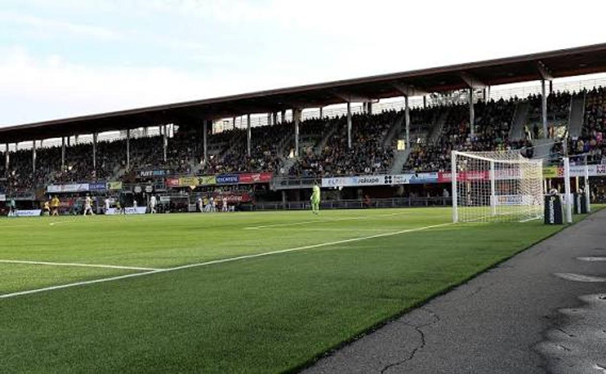4.700 de locuri și gazon artificial » Cum arată stadionul din Finlanda unde Universitatea Craiova joacă azi