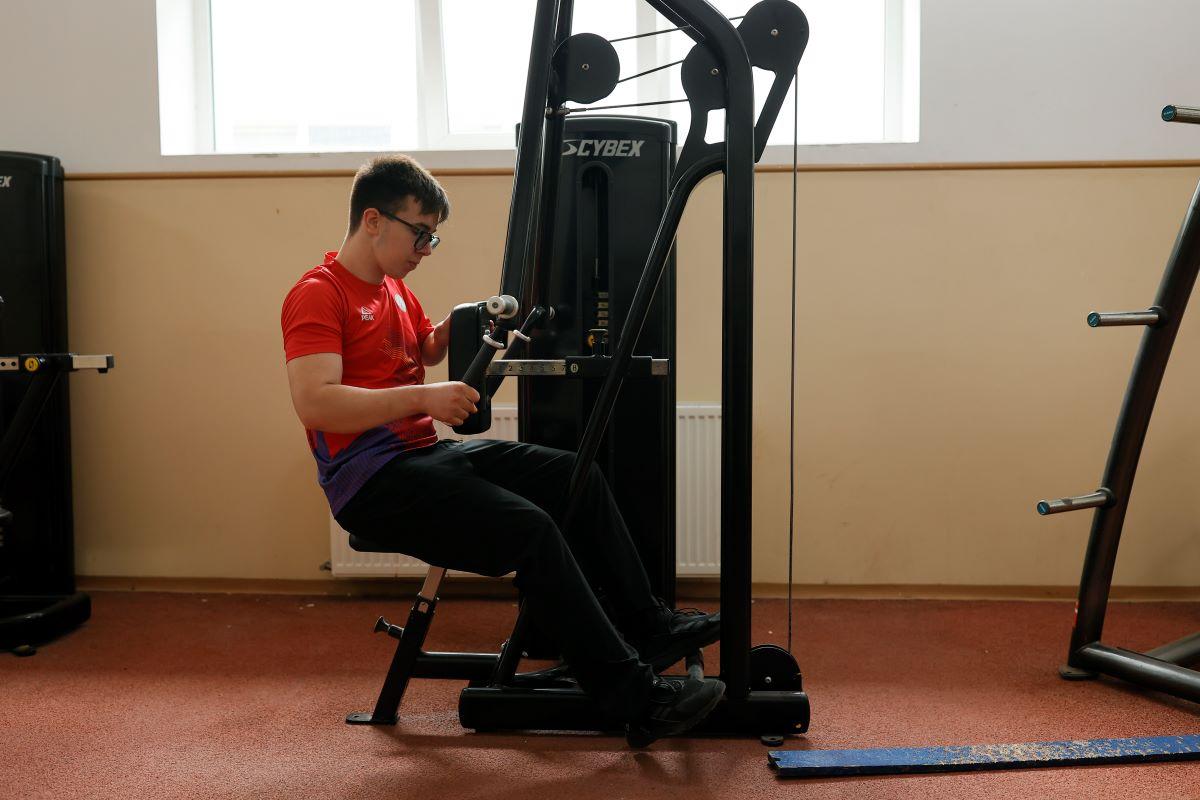 Povestea emoționantă a tânărului de 16 ani afectat de probleme grave la naștere » Practică trei sporturi și visează să ajungă la Jocurile Paralimpice din 2028: „Mă uit la medalii în fiecare zi”