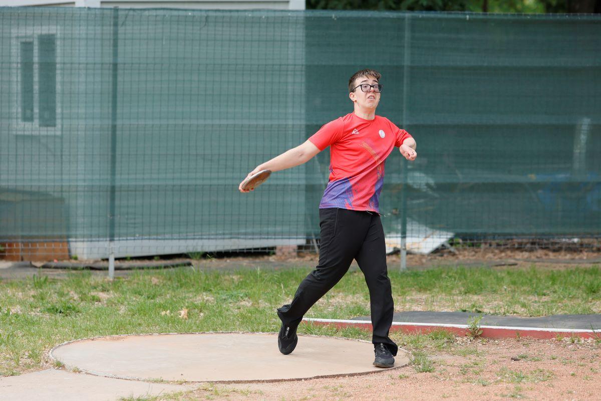 Povestea emoționantă a tânărului de 16 ani afectat de probleme grave la naștere » Practică trei sporturi și visează să ajungă la Jocurile Paralimpice din 2028: „Mă uit la medalii în fiecare zi”