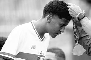 Tragedie lângă terenul de fotbal » Împușcat din greșeală, după ce a fost confundat la finalul unui meci