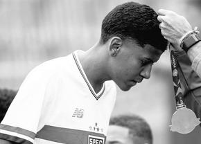 Tragedie lângă terenul de fotbal » Împușcat din greșeală, după ce a fost confundat la finalul unui meci