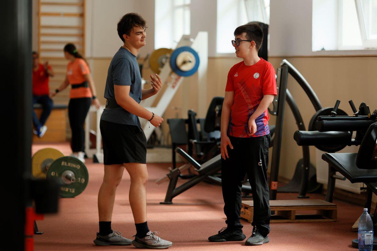 Povestea emoționantă a tânărului de 16 ani afectat de probleme grave la naștere » Practică trei sporturi și visează să ajungă la Jocurile Paralimpice din 2028: „Mă uit la medalii în fiecare zi”