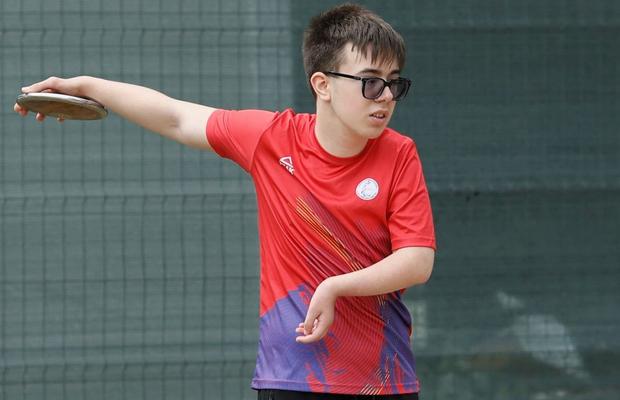 Povestea emoționantă a tânărului de 16 ani afectat de probleme grave la naștere » Practică trei sporturi și visează să ajungă la Jocurile Paralimpice din 2028: „Mă uit la medalii în fiecare zi”