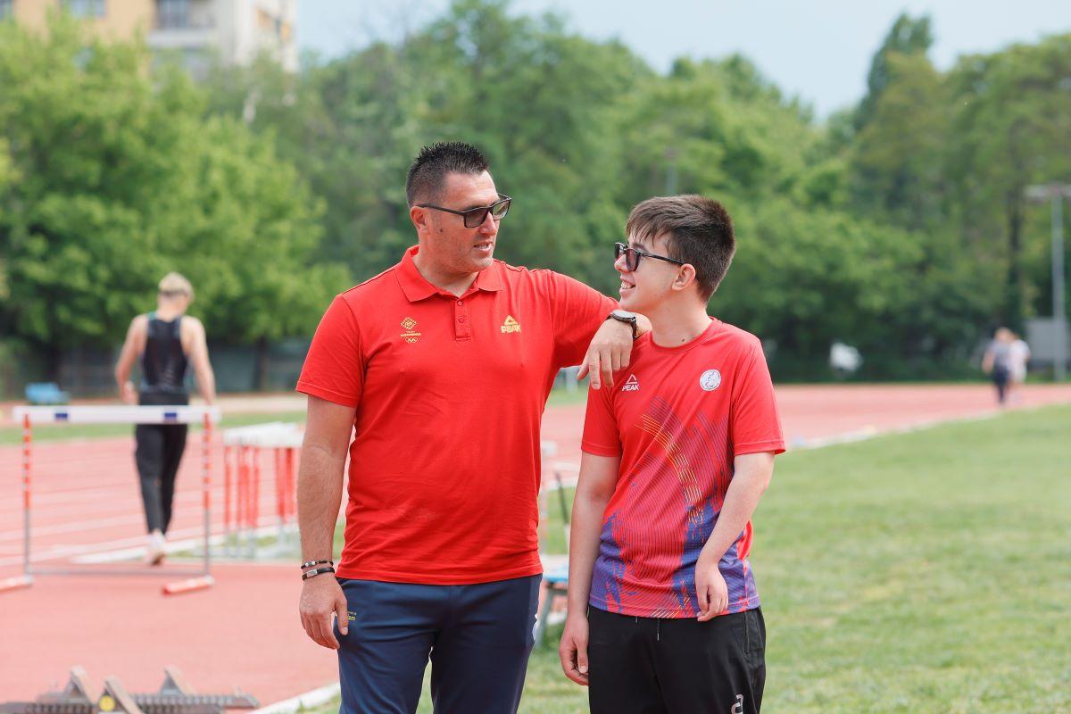 Povestea emoționantă a tânărului de 16 ani afectat de probleme grave la naștere » Practică trei sporturi și visează să ajungă la Jocurile Paralimpice din 2028: „Mă uit la medalii în fiecare zi”