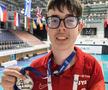 Alexandru Părăușanu cu medalia de argint de la Jocurile Paralimpice Foto: Instagram
