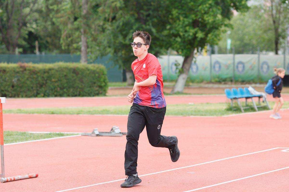 Povestea emoționantă a tânărului de 16 ani afectat de probleme grave la naștere » Practică trei sporturi și visează să ajungă la Jocurile Paralimpice din 2028: „Mă uit la medalii în fiecare zi”