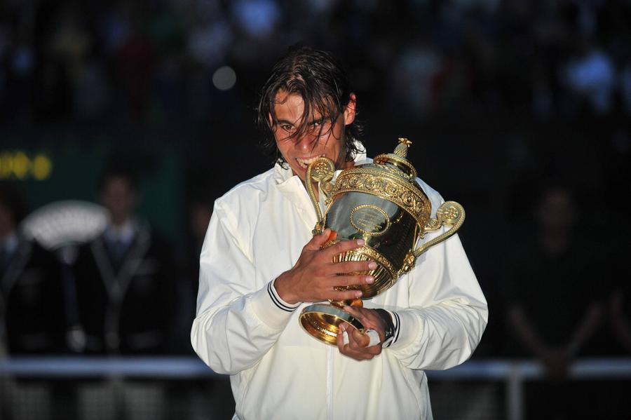 Rafael Nadal, campion la Wimbledon în 2008 // foto: imago images Rafael Nadal, implicat involuntar în controversa momentului la Cambridge » Acuzații pentru un profesor celebru