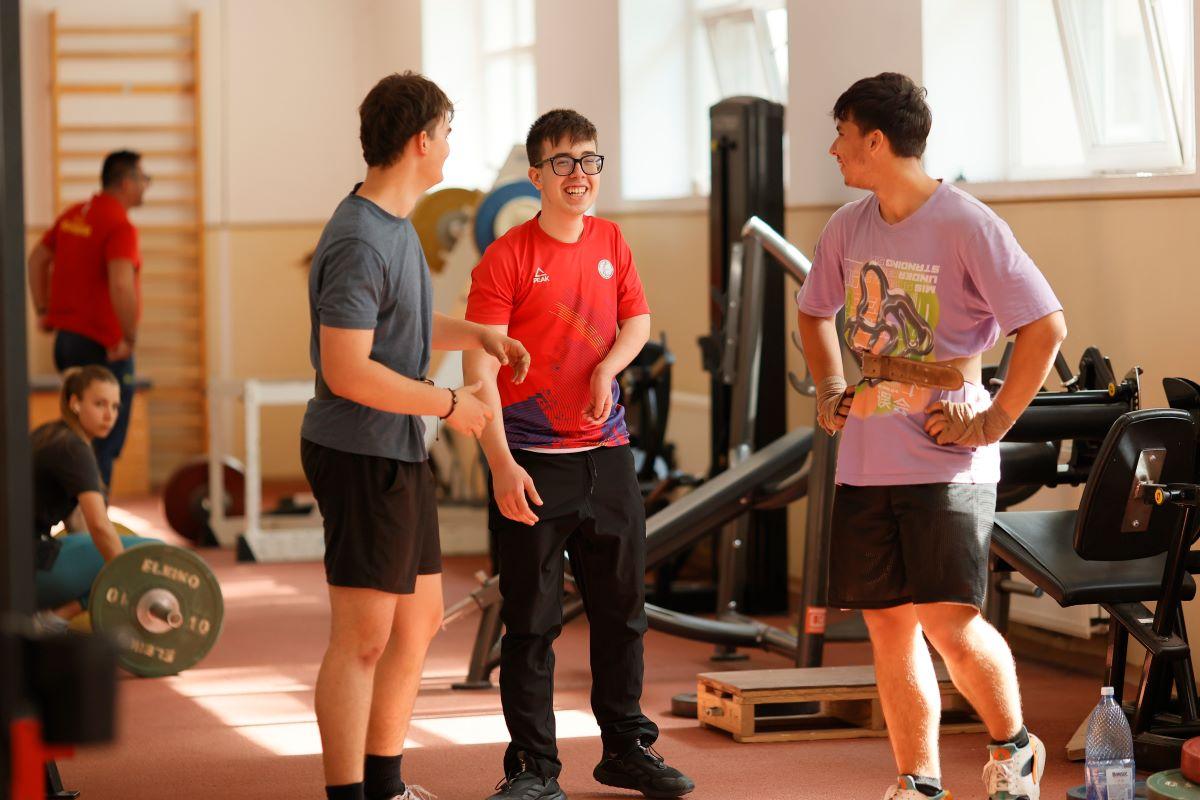 Povestea emoționantă a tânărului de 16 ani afectat de probleme grave la naștere » Practică trei sporturi și visează să ajungă la Jocurile Paralimpice din 2028: „Mă uit la medalii în fiecare zi”