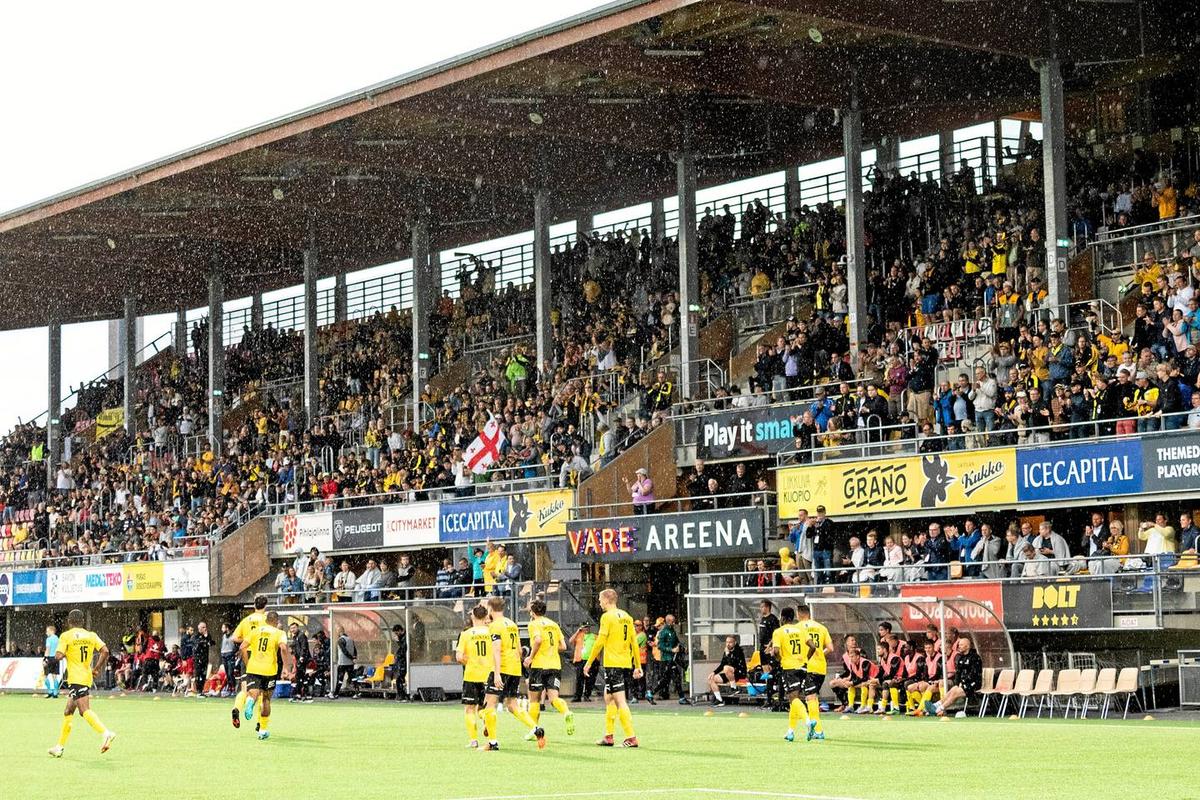 4.700 de locuri și gazon artificial » Cum arată stadionul din Finlanda unde Universitatea Craiova joacă azi