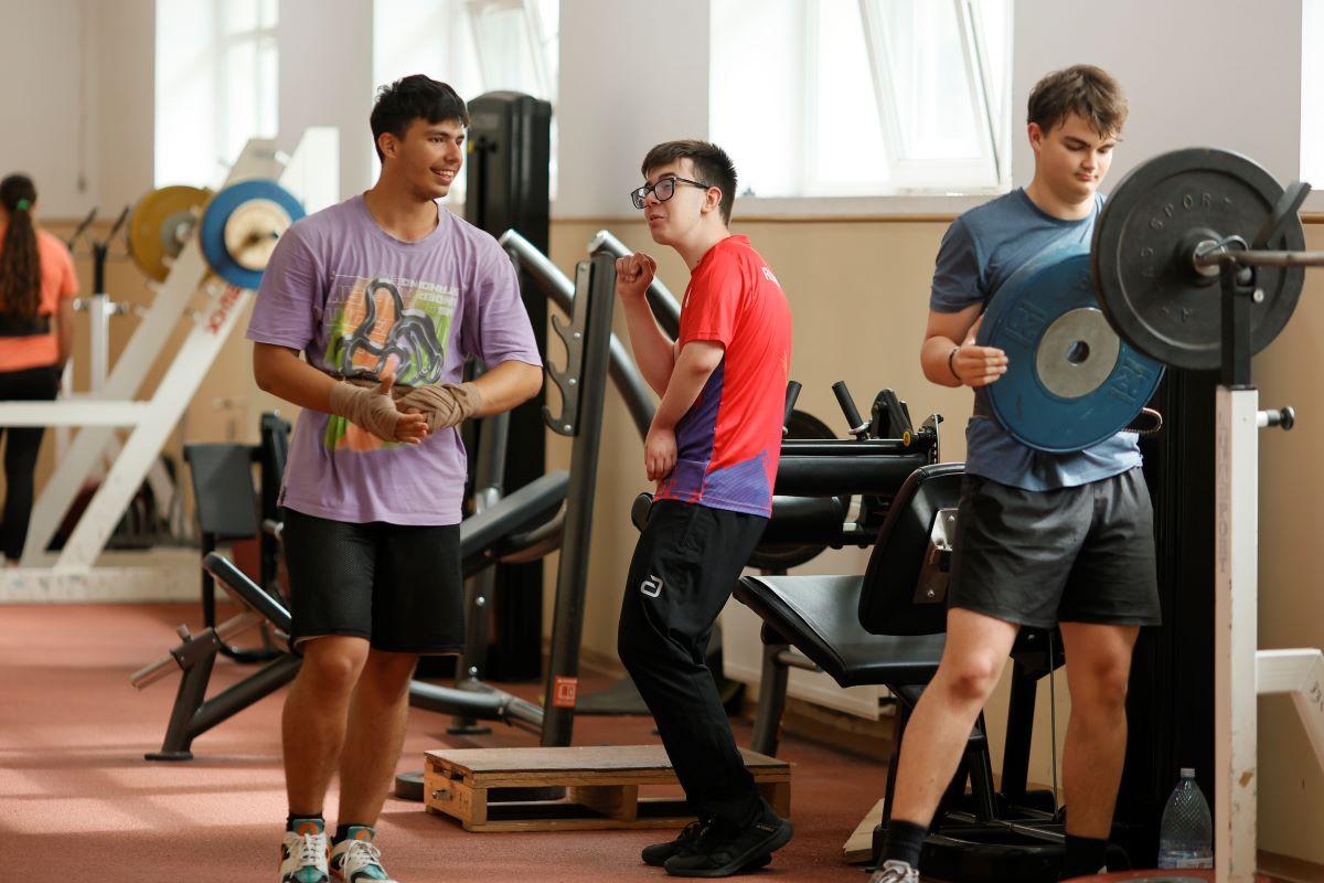 Povestea emoționantă a tânărului de 16 ani afectat de probleme grave la naștere » Practică trei sporturi și visează să ajungă la Jocurile Paralimpice din 2028: „Mă uit la medalii în fiecare zi”