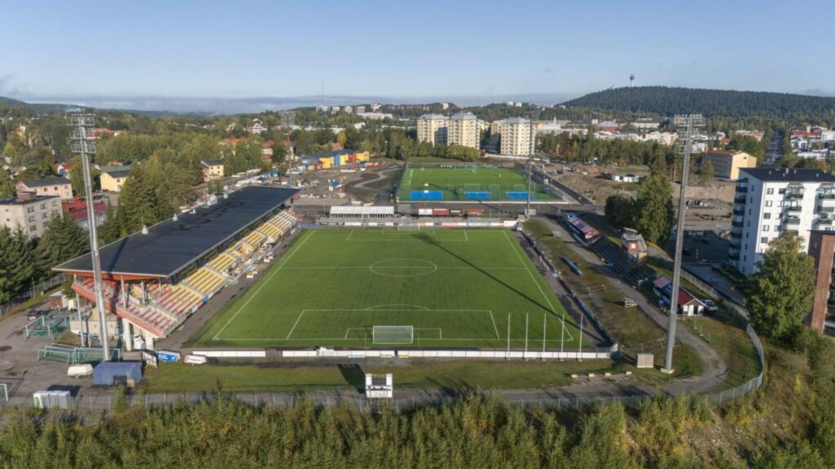 4.700 de locuri și gazon artificial » Cum arată stadionul din Finlanda unde Universitatea Craiova joacă azi