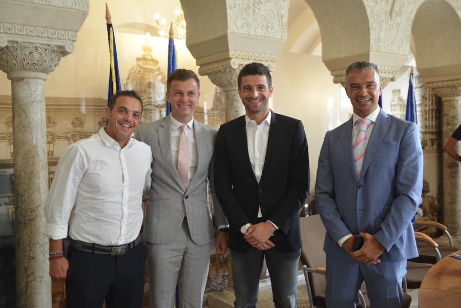 Schumacher, Burcă, Niculae și Pancu, pe vremea când proiectul nu era afectat de tensiuni interne Fostul președinte de la Rapid, îndepărtat de Daniel Niculae: „Sunt dezamăgit de Nico. Eu l-am adus în club și a fugit când a fost greu”