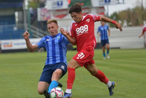 4 meciuri a adunat Amzăr în acest sezon pentru Dinamo, titular în toate în care a jucat, fiind integralist în două. A ratat un singur duel, cu Oțelul Galați (1-3)
