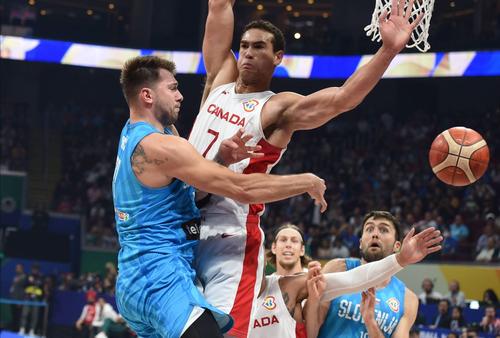 Canada a învins Slovenia lui Doncic, 100-89, și s-a calificat pentru prima dată în semifinalele Campionatului Mondial de baschet masculin. Germania, Statele Unite ale Americii și Serbia completează „careul de ași”.