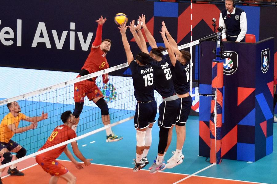 Adrian Aciobăniței în acțiune FOTO CEV Laurențiu Lică, fostul căpitan naționalei, despre „optimea” împotriva Croației de la Campionatul European: „Avem șansa noastră!”