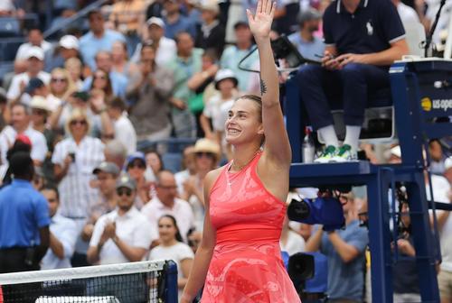 Aryna Sabalenka (2 WTA) a învins-o pe chinezoaica Qinwen Zheng (23 WTA), scor 6-1, 6-4, și s-a calificat în semifinalele US Open.