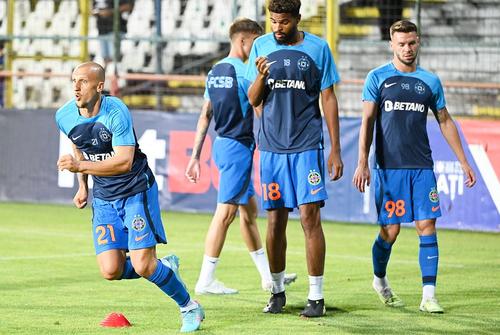 Vlad Chiricheș, primul din stânga // foto: Imago Images