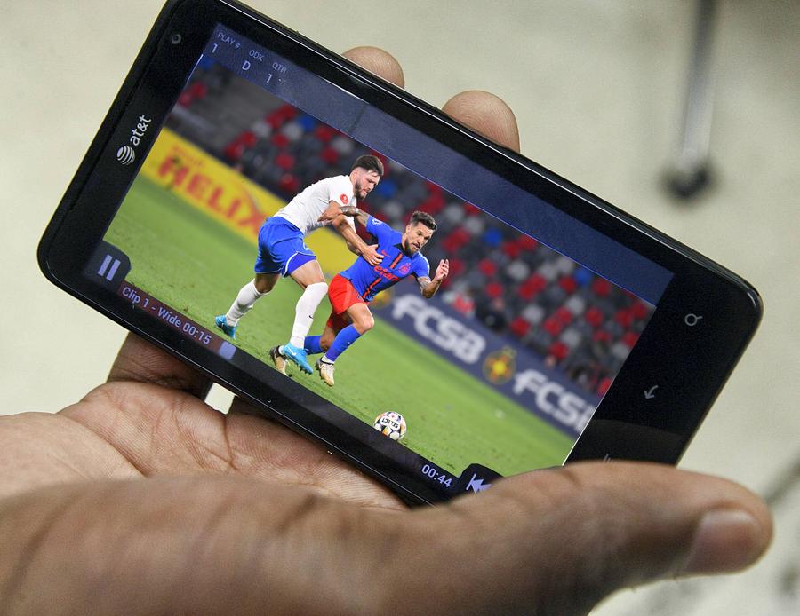 Echipele pot vedea cele mai importante faze ale unui meci Superliga a intrat în era Hi-Tech » Camerele-spion care au apărut pe stadioanele din România! Ce date furnizează și cum îi ajută în timp real pe antrenori