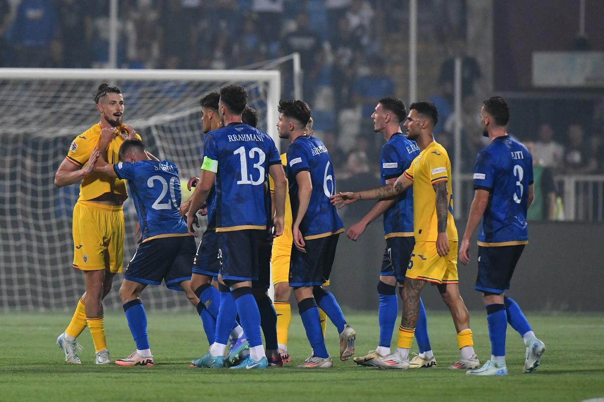 Sârbii cer intervenția UEFA din cauza steagului scandalos apărut în spatele băncii României în Kosovo