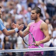 Djokovic l-a îmbrățișat pe Alcaraz după semifinala de la US Open/ foto: Imago Images