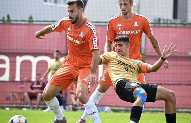 Rapid, victorie în portocaliu » Echipamente inedite pentru jucătorii lui Gâlcă în amicalul de azi + Echipa de start
