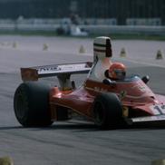 Niki Lauda, campion cu Ferrari în 1975// FOTO: Imago