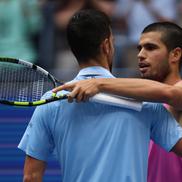 Djokovic l-a îmbrățișat pe Alcaraz după semifinala de la US Open/ foto: Imago Images