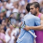 Djokovic l-a îmbrățișat pe Alcaraz după semifinala de la US Open/ foto: Imago Images