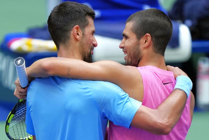 Djokovic l-a îmbrățișat pe Alcaraz după semifinala de la US Open/ foto: Imago Images