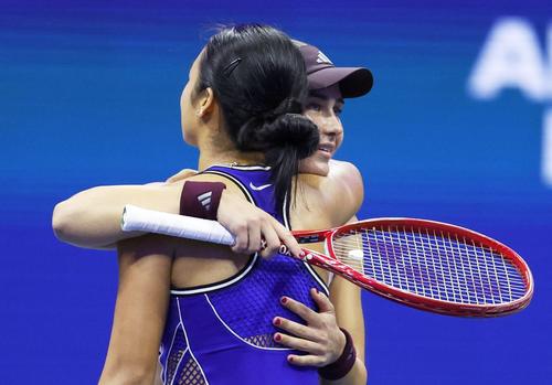 Americanca Iva Jovic (18 ani, 14 WTA) a învins-o pe buna ei prietenă Alexandra Eala (21 de ani, 18 WTA), scor 7-5, 3-6, 7-5, și s-a calificat în premieră în optimile de finală la US Open / FOTO: Imago