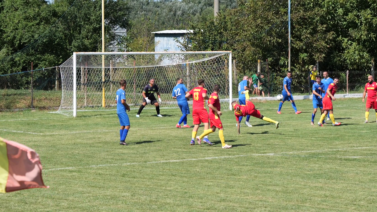 „Era să ne bage mortu-n casă înainte de final!”. Cum arată o duminică în Liga 6 Prahova: ședință aprinsă în vestiar, imnul și „Dragonul”