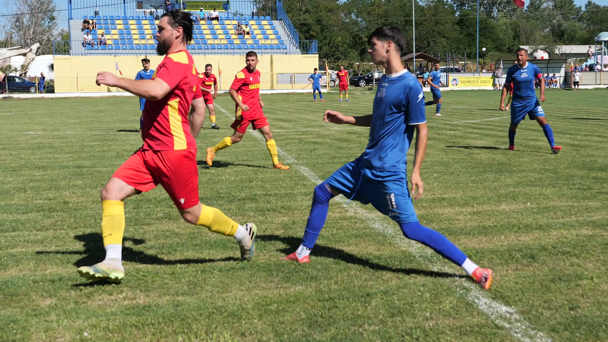 „Era să ne bage mortu-n casă înainte de final!”. Cum arată o duminică în Liga 6 Prahova: ședință aprinsă în vestiar, imnul și „Dragonul”
