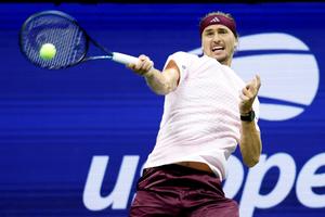 Favoritul principal de la US Open s-a calificat în optimi de finală pe un tablou masculin, unde mai sunt doar alți trei capi de serie din primii zece