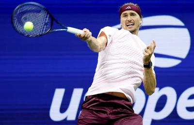 Favoritul principal de la US Open s-a calificat în optimi de finală pe un tablou masculin, unde mai sunt doar alți trei capi de serie din primii zece