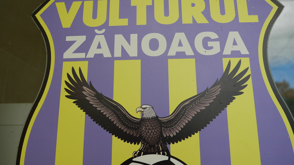 „Era să ne bage mortu-n casă înainte de final!”. Cum arată o duminică în Liga 6 Prahova: ședință aprinsă în vestiar, imnul și „Dragonul”