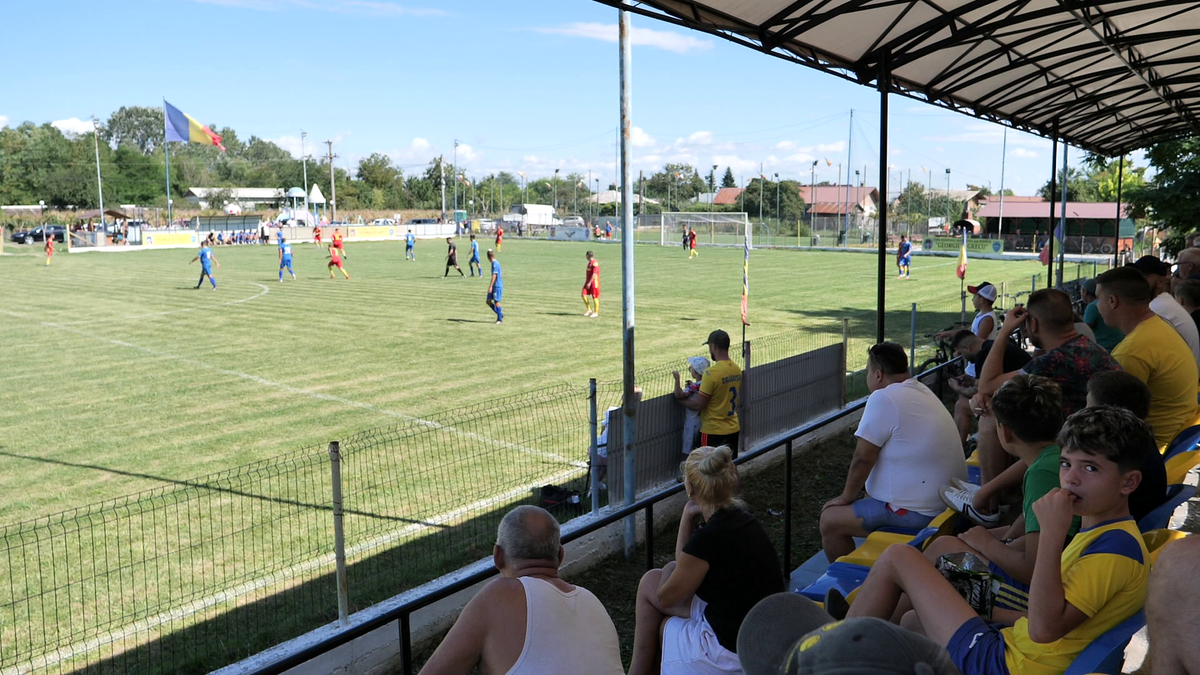 „Era să ne bage mortu-n casă înainte de final!”. Cum arată o duminică în Liga 6 Prahova: ședință aprinsă în vestiar, imnul și „Dragonul”