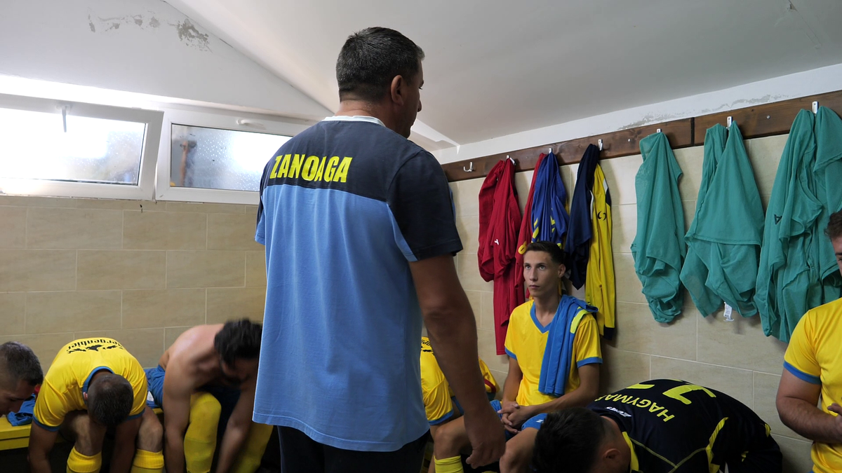 „Era să ne bage mortu-n casă înainte de final!”. Cum arată o duminică în Liga 6 Prahova: ședință aprinsă în vestiar, imnul și „Dragonul”