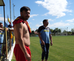 „Era să ne bage mortu-n casă înainte de final!”. Cum arată o duminică în Liga 6 Prahova: ședință aprinsă în vestiar, imnul și „Dragonul”