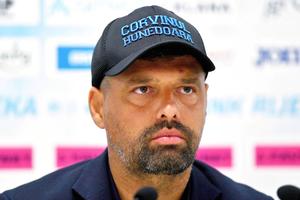 Florin Maxim, furios pe jucători: „Zici că ne-am întâlnit să jucăm pe nisip”