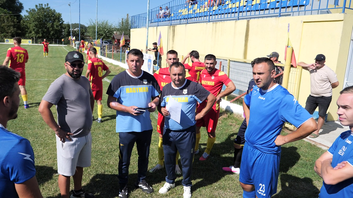 „Era să ne bage mortu-n casă înainte de final!”. Cum arată o duminică în Liga 6 Prahova: ședință aprinsă în vestiar, imnul și „Dragonul”