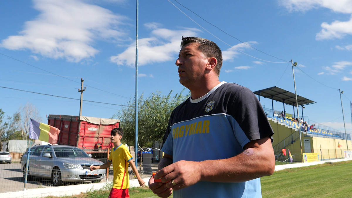 „Era să ne bage mortu-n casă înainte de final!”. Cum arată o duminică în Liga 6 Prahova: ședință aprinsă în vestiar, imnul și „Dragonul”