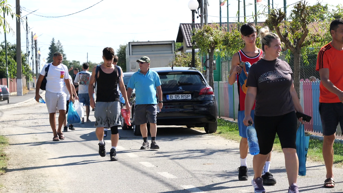 „Era să ne bage mortu-n casă înainte de final!”. Cum arată o duminică în Liga 6 Prahova: ședință aprinsă în vestiar, imnul și „Dragonul”