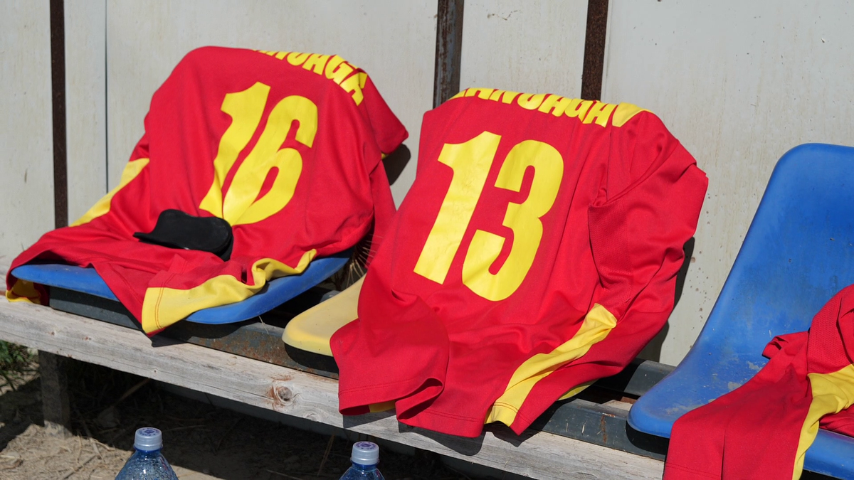 „Era să ne bage mortu-n casă înainte de final!”. Cum arată o duminică în Liga 6 Prahova: ședință aprinsă în vestiar, imnul și „Dragonul”