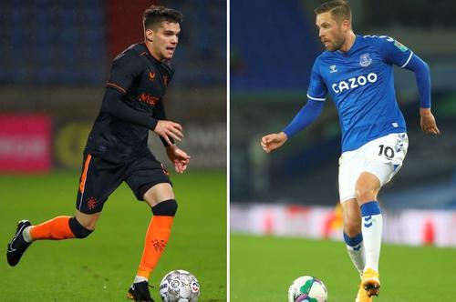 Ianis Hagi (stânga) și Gylfi Sigurdsson, vedetele celor două echipe naționale // foto: Guliver/gettyimages