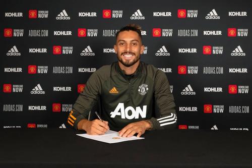 Alex Telles a fost transferat de Manchester United de la FC Porto // foto: Twitter @ ManUtd