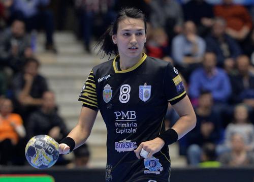 Cristina Neagu are coronavirus. Vedeta de la CSM București s-a simțit rău și și-a făcut testul. A ieșit, se pare, pozitiv.