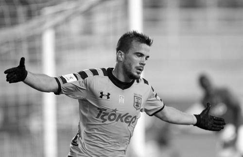 Nikolaos Tsoumanis, un fotbalist grec în vârstă de 31 de ani, a fost găsit mort în propria mașină.
