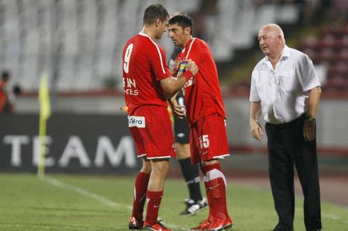 Marius Niculae, 40 de ani, membru fără vot în Comisia Tehnică a FRF, a fost contactat de Dinamo pentru a ocupa un rol în staff-ul lui Mircea Rednic. „Săgeată” a refuzat, întrucât cele două funcții făceau obiectul unui conflict de interese.