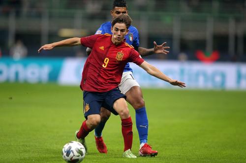 La 17 ani și 62 de zile, Gavi a devenit cel mai tânăr jucător din istorie care îmbracă tricoul Spaniei. Mijlocașul de la Barcelona e titular în partida cu Italia, contând pentru semifinalele Nations League.